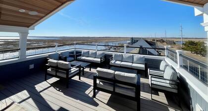 New 4,500 Sq.ft. 14 Guests, 5 Bed, 5 Bath, SkyDeck, Spa, Elevator, Docks, WiFi.