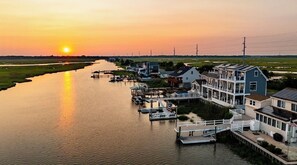 Marina - New 4,500 Sq.ft. 14 Guests, 5 Bed, 5 Bath, SkyDeck, Spa, Elevator, Docks, WiFi. (Middle Township)