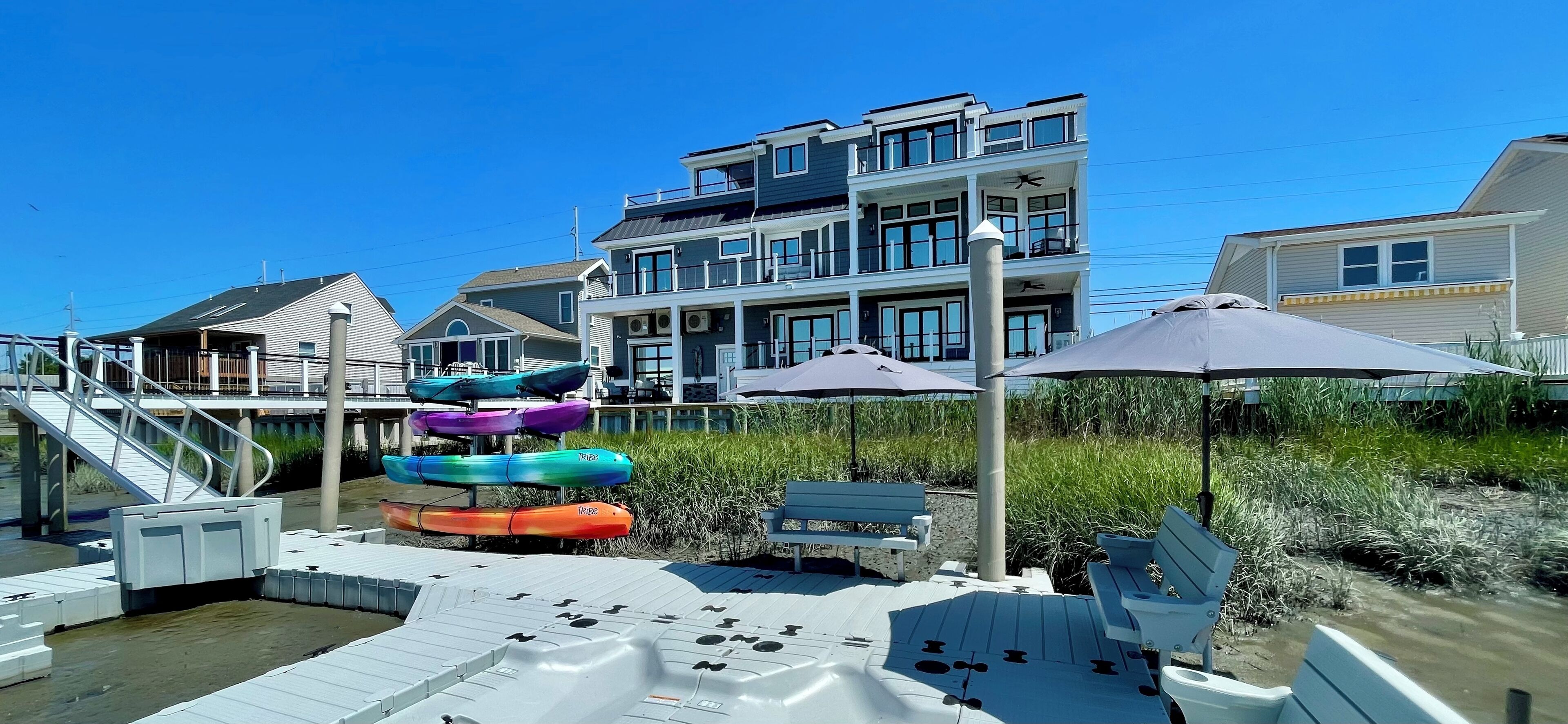 New Build - 5 Bed 5 Bath Bay Front - SkyDeck, Elevator, Boat Dock - Sleeps 14.