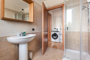 Een douche, een haardroger, een bidet