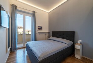 1 bedroom, iron/ironing board, WiFi, bed sheets - GuestHost - Comfortable apartment located on the seventh floor, of nine in total, equipped with a lift (NOT suitable for disabled people). There are steps at the entrance.In 65 m2 of space it accommodates 2 people with a double bedroom.The location is ex (Roma)