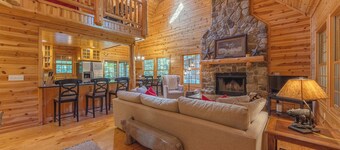 Bear Creek Lodge - Association Pool, Pretty Surroundings, Goshorn Lake Access