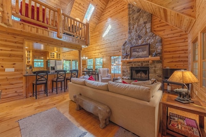 Bear Creek Lodge - Association Pool, Pretty Surroundings, Goshorn Lake Access