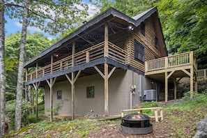 Exterior - Log Home Nestled in the Mountains (Vilas)