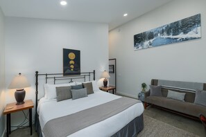 3 室のベッドルーム、アイロン / アイロン台、WiFi (無料)、ベッドシーツ