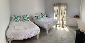 In-room safe, laptop workspace, soundproofing, free WiFi - Crown Malapascua (Daanbantayan)