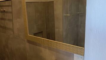 Deluxe Double Room, Hill View | Bathroom