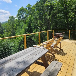 Outdoor dining - Mountain Cabin Bordering State Park. Hiking, Private. Special Place, Great View! (Duxbury)