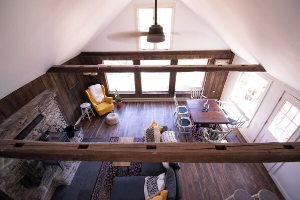 Fireplace - Mountain Cabin Bordering State Park. Hiking, Private. Special Place, Great View! (Duxbury)