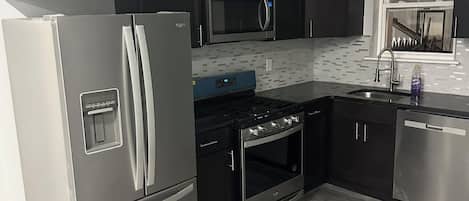 Micro-ondes, four, plaque de cuisson, lave-vaisselle