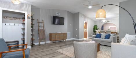 Smart-TV, videospill, fotballspill og bordtennis