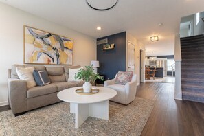 Een smart-tv en boeken