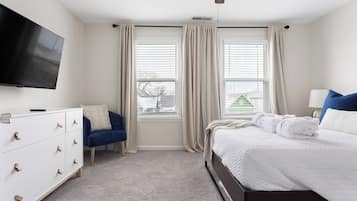 3 bedrooms, desk, iron/ironing board, travel cot