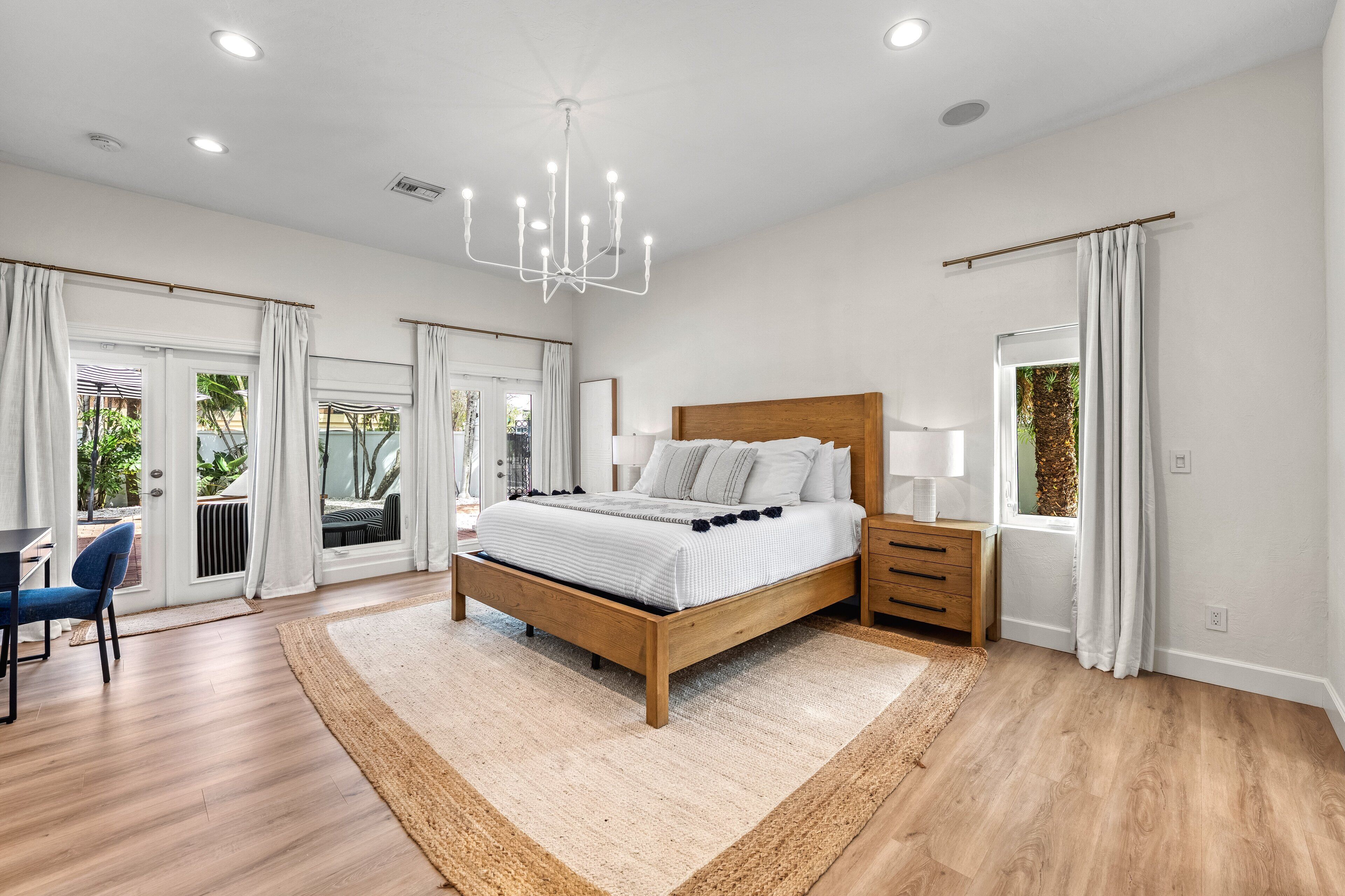 5 bedrooms, desk, iron/ironing board, free WiFi