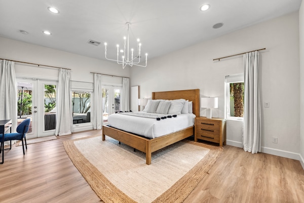 5 Schlafzimmer, Schreibtisch, BĂŒgeleisen/BĂŒgelbrett, kostenloses WLAN