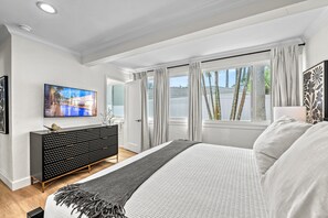 5 bedrooms, desk, iron/ironing board, free WiFi