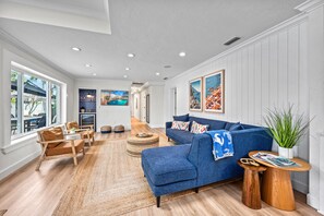 Smart TV, ping pong - Five Palms-Indulge in a Stunning Lido Key Retreat with Private Pool, Firepit, and Steps to the Beach (Lido Key)