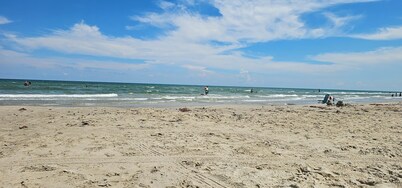 NEWLY RENOVATED - 2/2 Condo - A Short Walk to the Beach - Sleeps 6 Comfortably