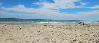 NEWLY RENOVATED - 2/2 Condo - A Short Walk to the Beach - Sleeps 6 Comfortably