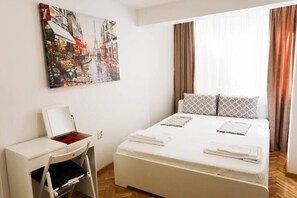 1 chambre, fer et planche à repasser, lit parapluie, Wi-Fi