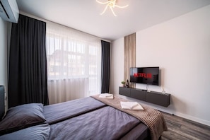 2 bedrooms, iron/ironing board, travel cot, WiFi - Sea Garden Heaven 2BR Apartment with Free Parking (Varna)