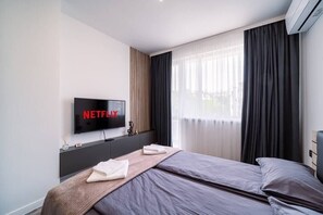 2 bedrooms, iron/ironing board, travel cot, WiFi