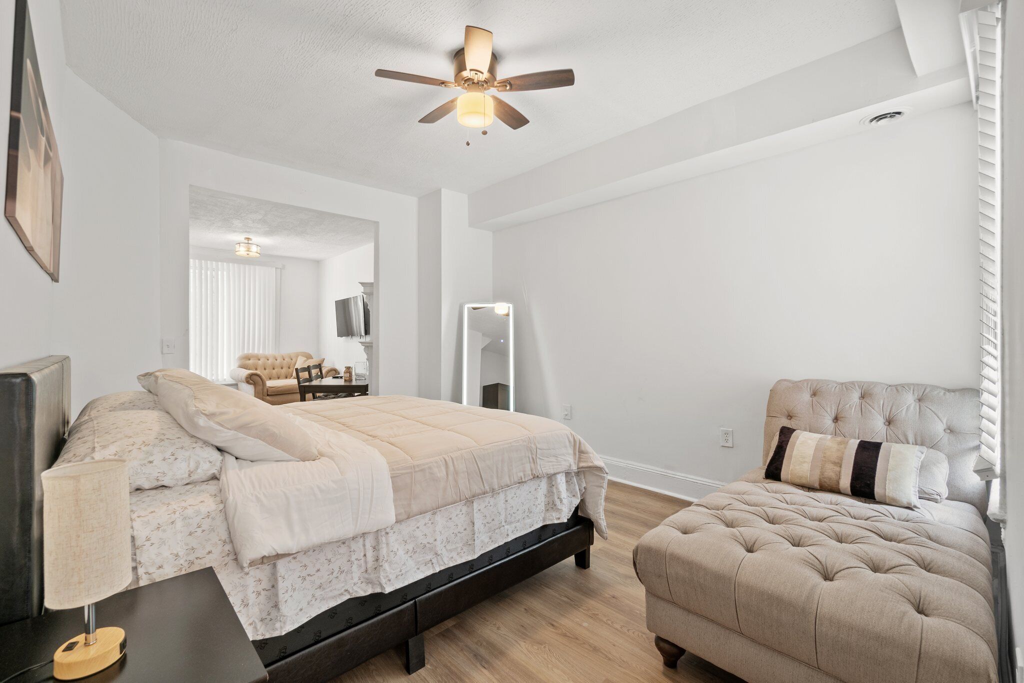 1 habitación, escritorio, tabla de planchar con plancha y wifi gratis 