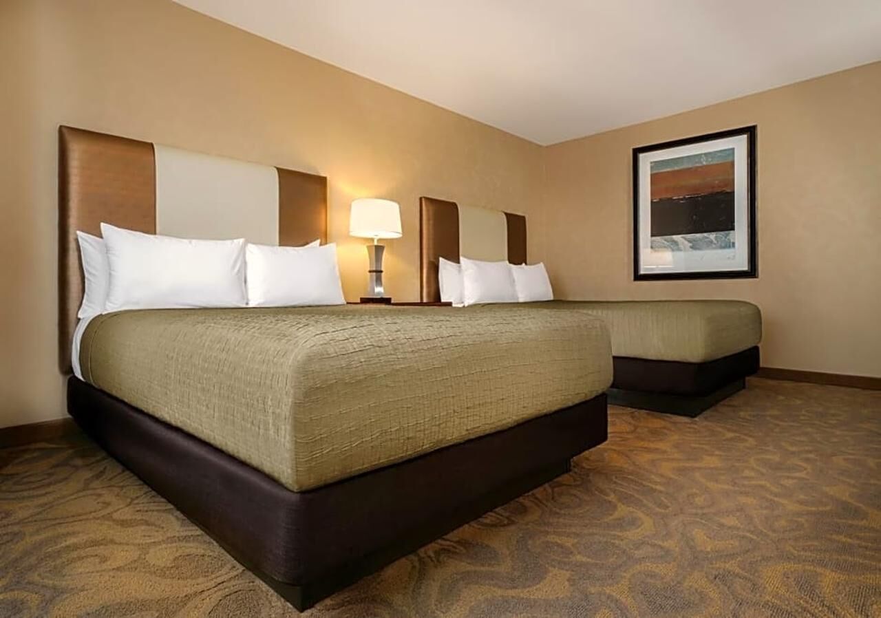 This Las Vegas Strip hotel is 5 minutes' drive from the Las Vegas Convention Center ...