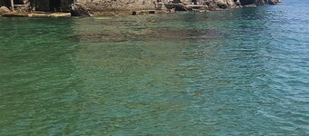 Rapallo 2-Bed Apt, Sleeps 5 with Hot Tub