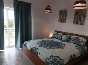 3 bedrooms, iron/ironing board, WiFi, bed sheets