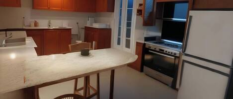 Køleskab, mikrobølgeovn, ovn, opvaskemaskine