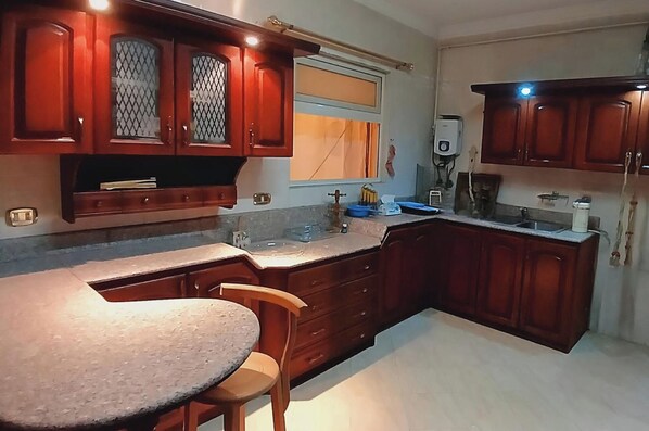 Fridge, microwave, oven, dishwasher - 3 Bed Apartment Sleeps 7 - Concierge Available (Nasrcity, Cairo)