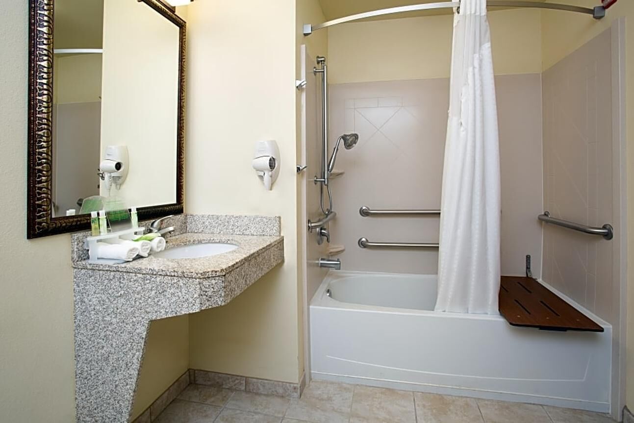 Less than a minutes’ drive from Interstate 25, this Las Vegas ...