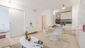 Unclassified image, 5 of 20, button - Roca Mare 1 bloc B apt 01, Menton, France (Menton)