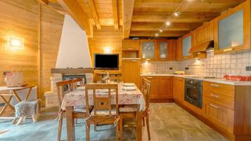 Frigorifero, forno, piano cottura, lavastoviglie