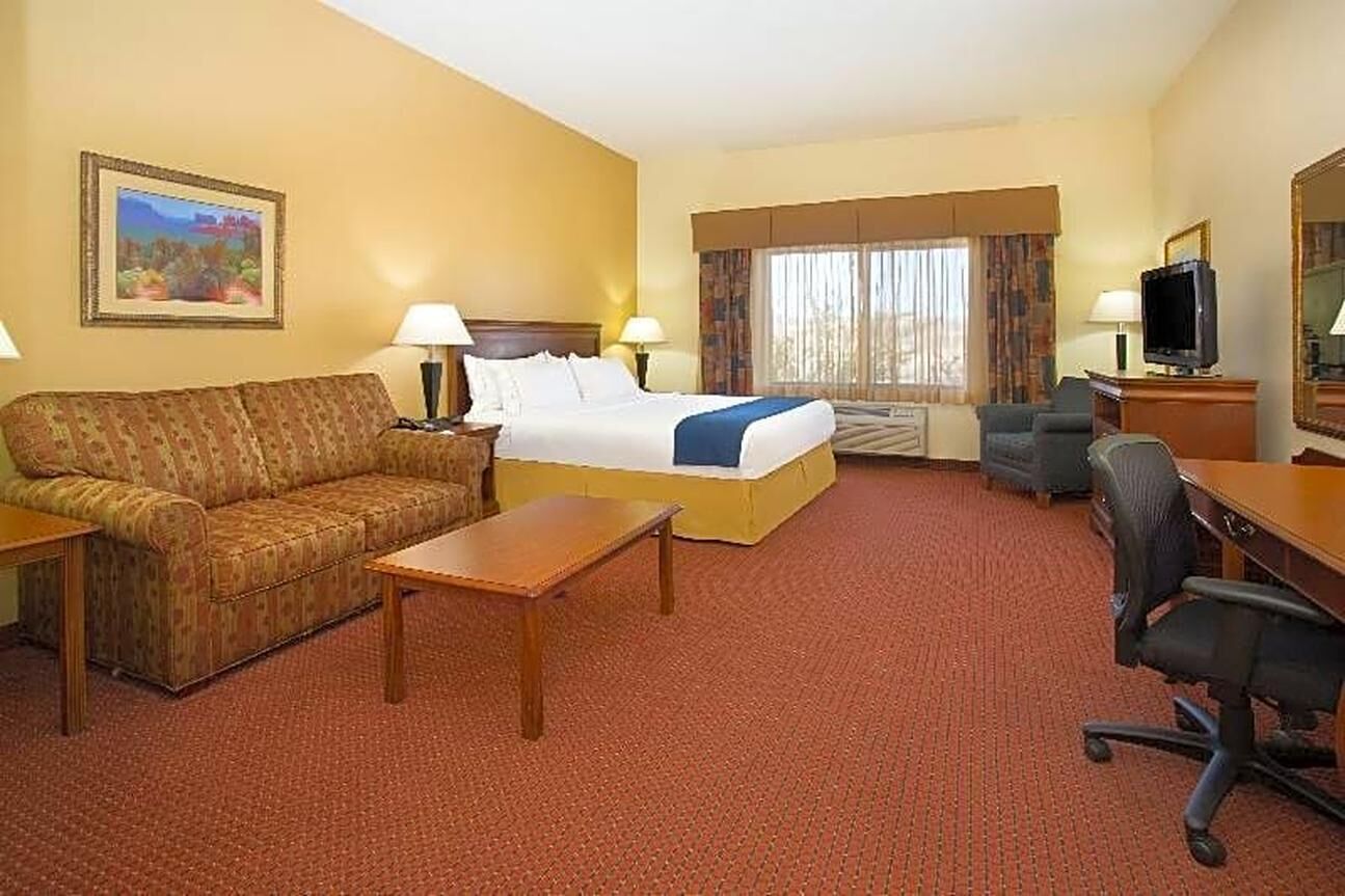 Less than a minutes’ drive from Interstate 25, this Las Vegas ...