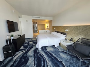 2 bedrooms, in-room safe, iron/ironing board, free WiFi