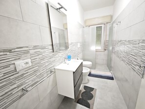 تجهيزات دش، مراحيض شطف