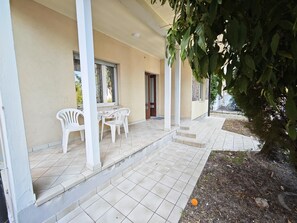 تناول الطعام بالخارج