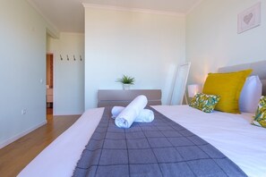3 bedrooms, iron/ironing board, Internet, bed sheets