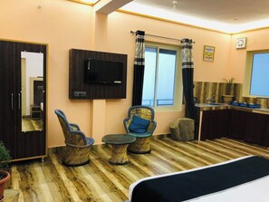 Superior Double Room | Soundproofing, free WiFi, bed sheets - Goroomgo Paradise Inn Dharmsala (Dharamshala)