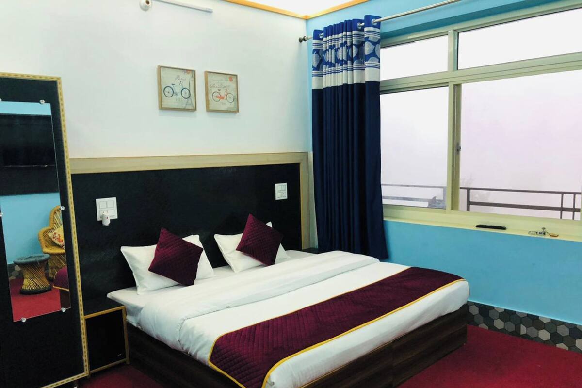 Soundproofing, free WiFi, bed sheets