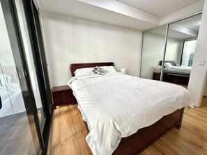 2 bedrooms, iron/ironing board, Internet, bed sheets