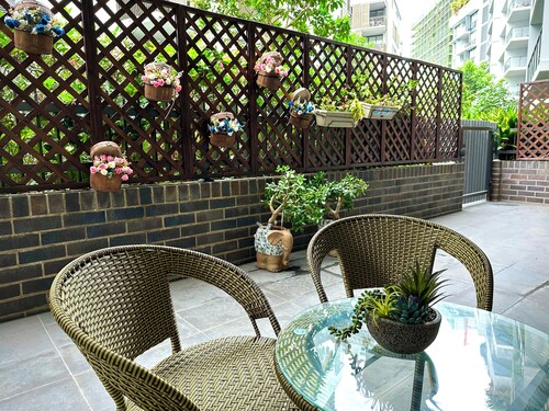 2 Bedroom Apartment close to Olympic Park. Enjoy Waterfront Living