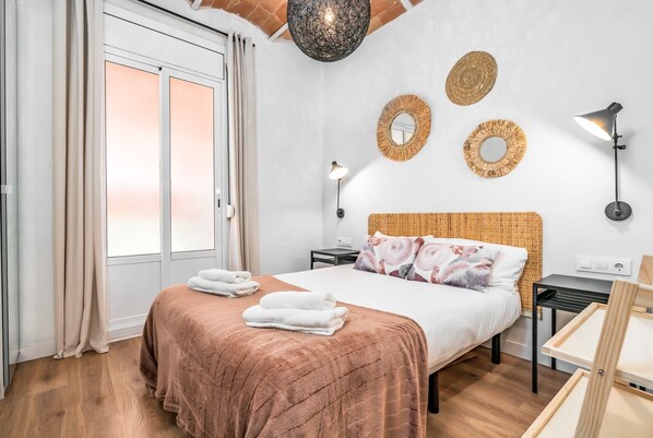 1 bedroom, internet, bed sheets