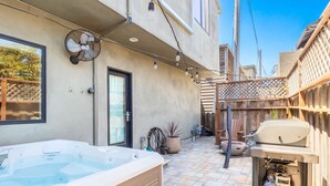 A backyard with a hot tub, a barbecue grill, and a patio area. - 4 Bedroom Luxury in Capitola Village w/ parking! (Capitola)