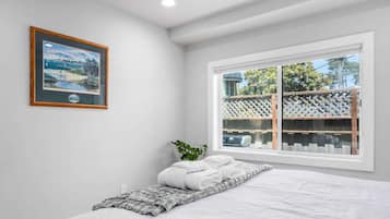 4 bedrooms, travel crib, WiFi, bed sheets