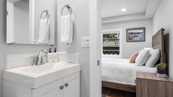 4 quartos, berço de viagem, Wi-Fi, roupa de cama