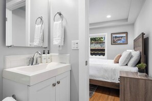 4 chambres, lit de bébé portatif, Wi-Fi, literie fournie