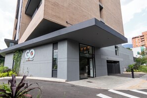 Front of property - Luxury Apto 2 Bd-2 AC in Aguacatala (Medellín)